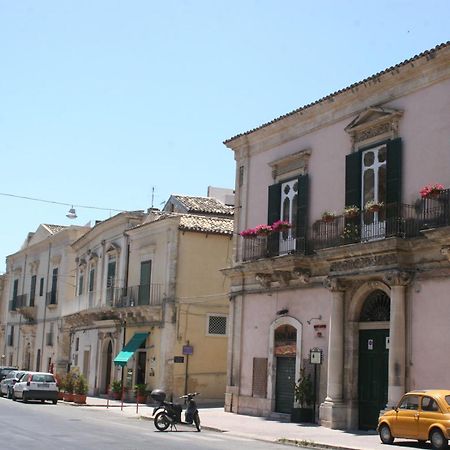 Palazzo Il Cavaliere B&B De Charme โมดิกา ภายนอก รูปภาพ
