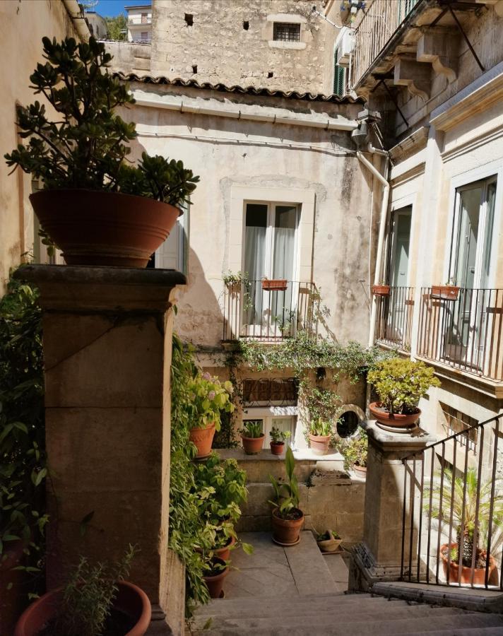 Palazzo Il Cavaliere B&B De Charme โมดิกา ภายนอก รูปภาพ