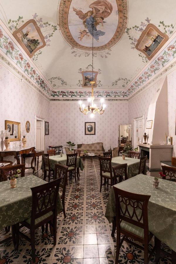 Palazzo Il Cavaliere B&B De Charme โมดิกา ภายนอก รูปภาพ