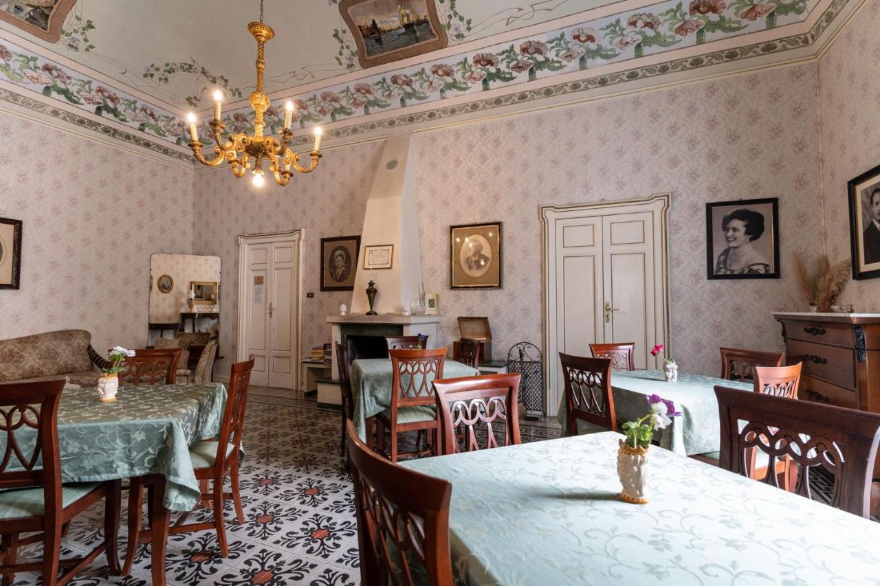 Palazzo Il Cavaliere B&B De Charme โมดิกา ภายนอก รูปภาพ