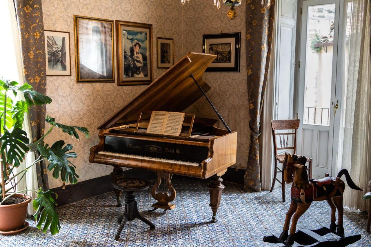 Palazzo Il Cavaliere B&B De Charme โมดิกา ภายนอก รูปภาพ