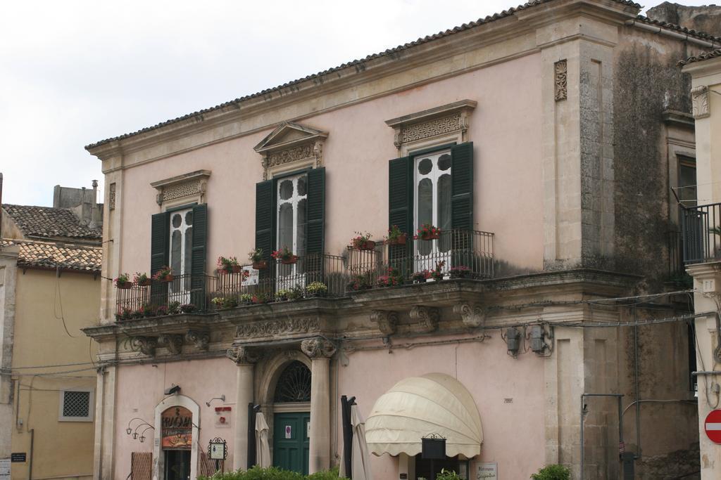 Palazzo Il Cavaliere B&B De Charme โมดิกา ภายนอก รูปภาพ