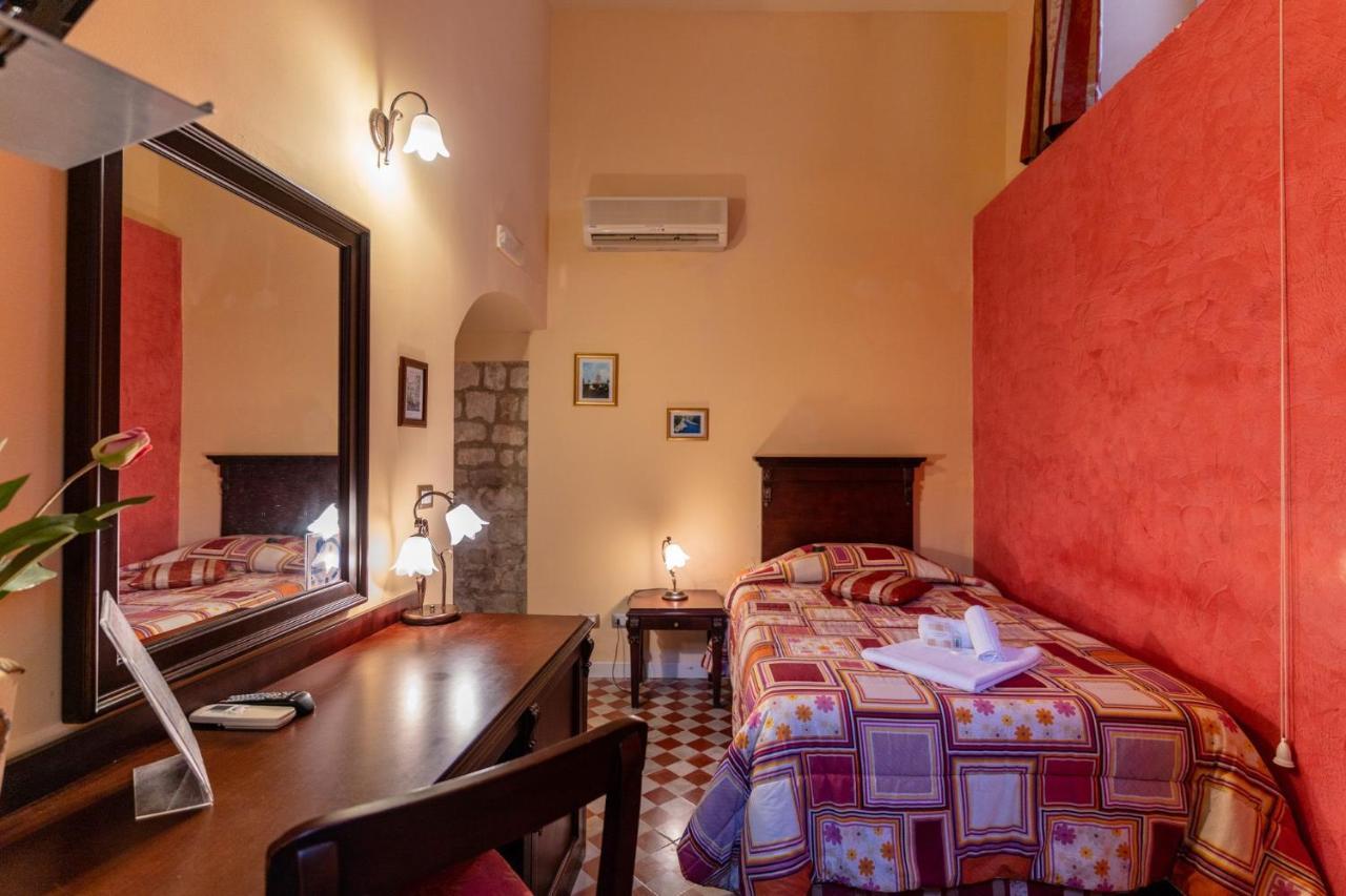 Palazzo Il Cavaliere B&B De Charme โมดิกา ห้อง รูปภาพ