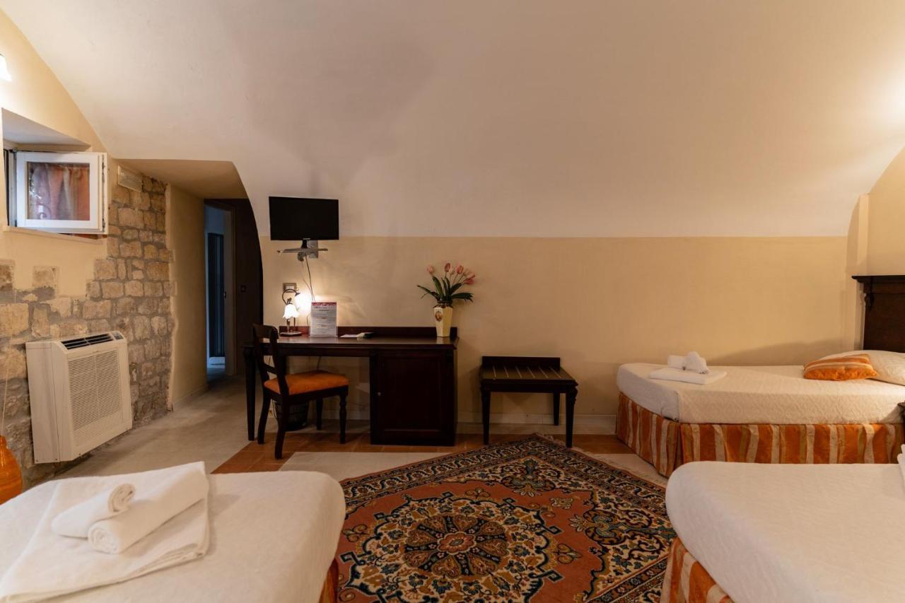 Palazzo Il Cavaliere B&B De Charme โมดิกา ภายนอก รูปภาพ