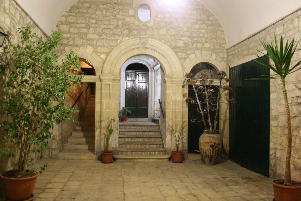 Palazzo Il Cavaliere B&B De Charme โมดิกา ภายนอก รูปภาพ