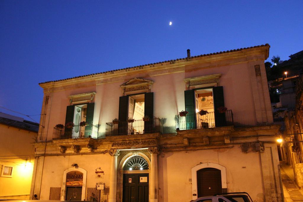 Palazzo Il Cavaliere B&B De Charme โมดิกา ภายนอก รูปภาพ