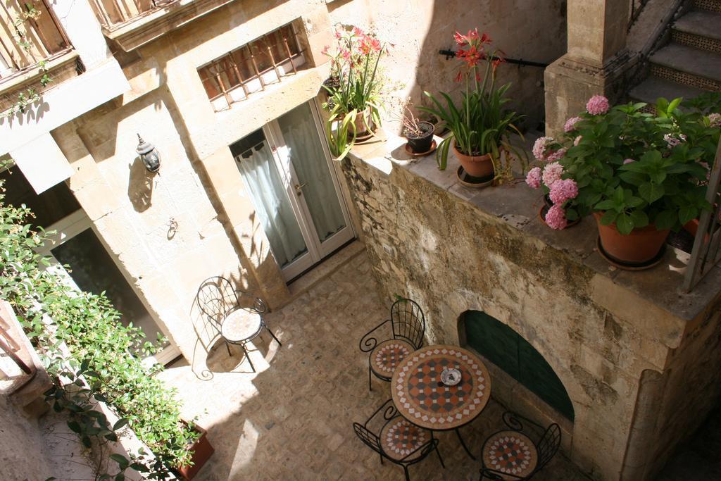 Palazzo Il Cavaliere B&B De Charme โมดิกา ภายนอก รูปภาพ