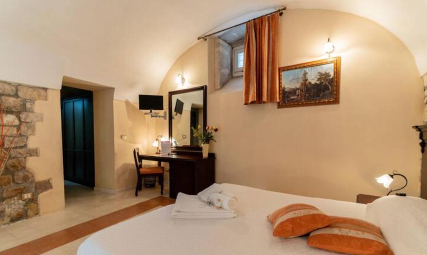 Palazzo Il Cavaliere B&B De Charme โมดิกา ภายนอก รูปภาพ
