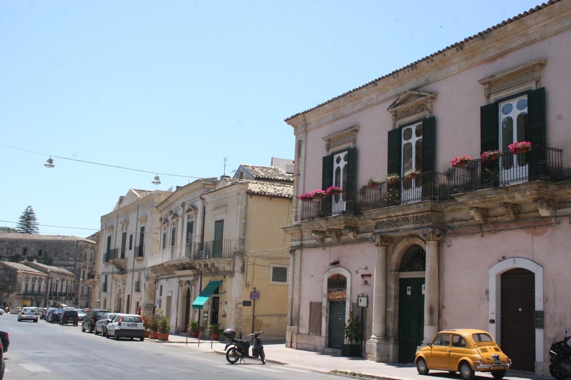 Palazzo Il Cavaliere B&B De Charme โมดิกา ภายนอก รูปภาพ