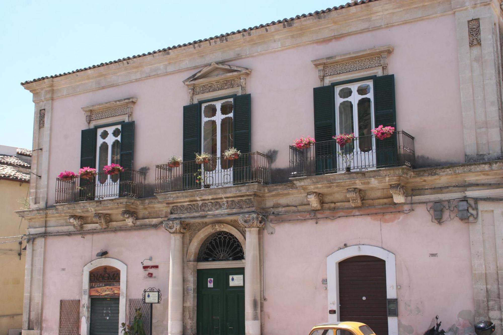 Palazzo Il Cavaliere B&B De Charme โมดิกา ภายนอก รูปภาพ