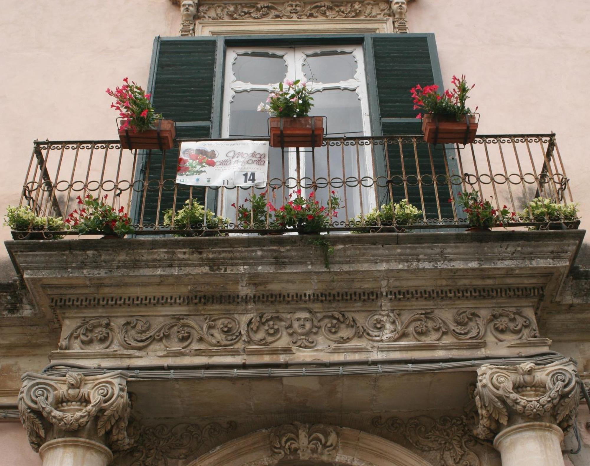 Palazzo Il Cavaliere B&B De Charme โมดิกา ภายนอก รูปภาพ