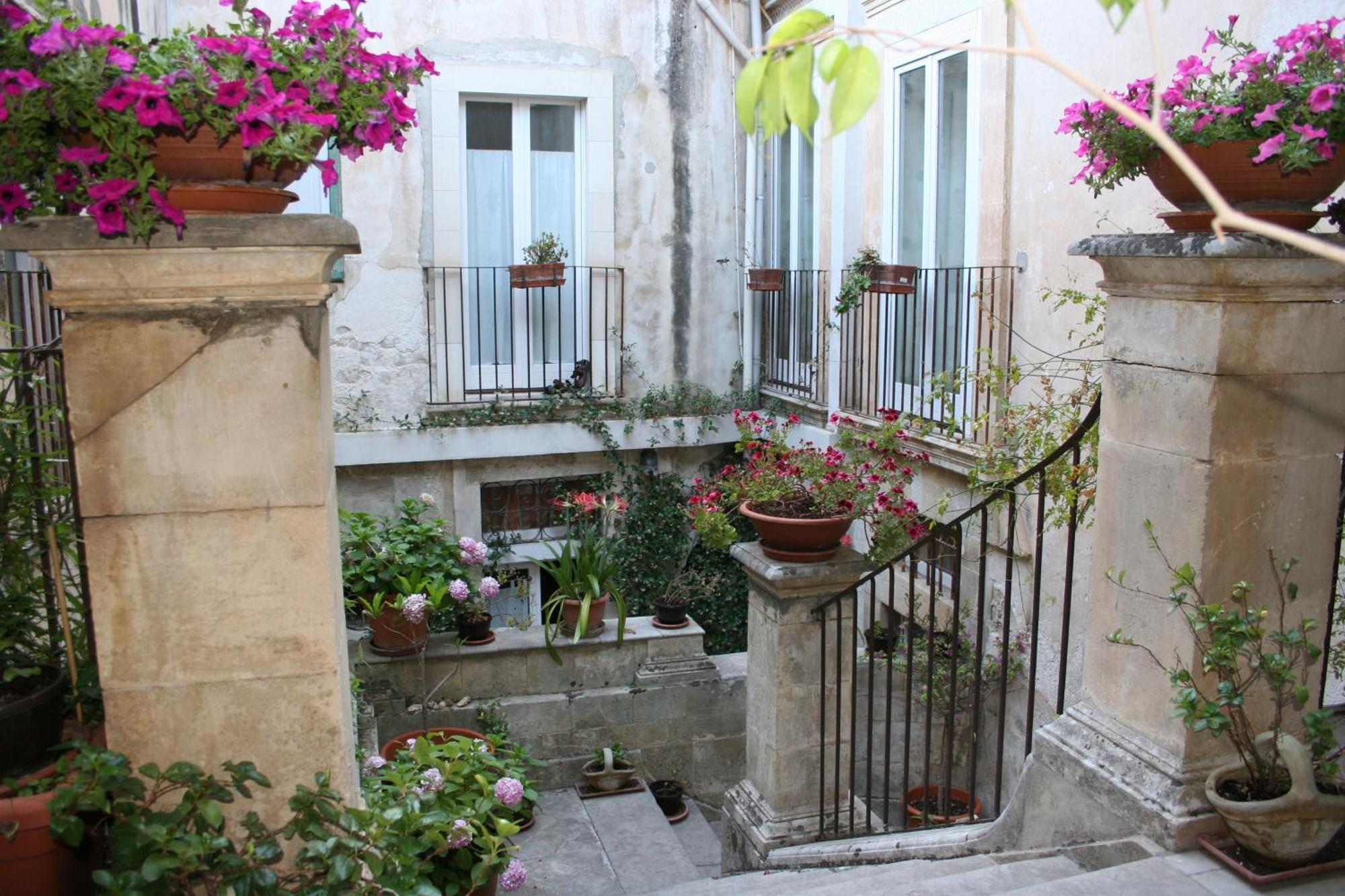 Palazzo Il Cavaliere B&B De Charme โมดิกา ภายนอก รูปภาพ