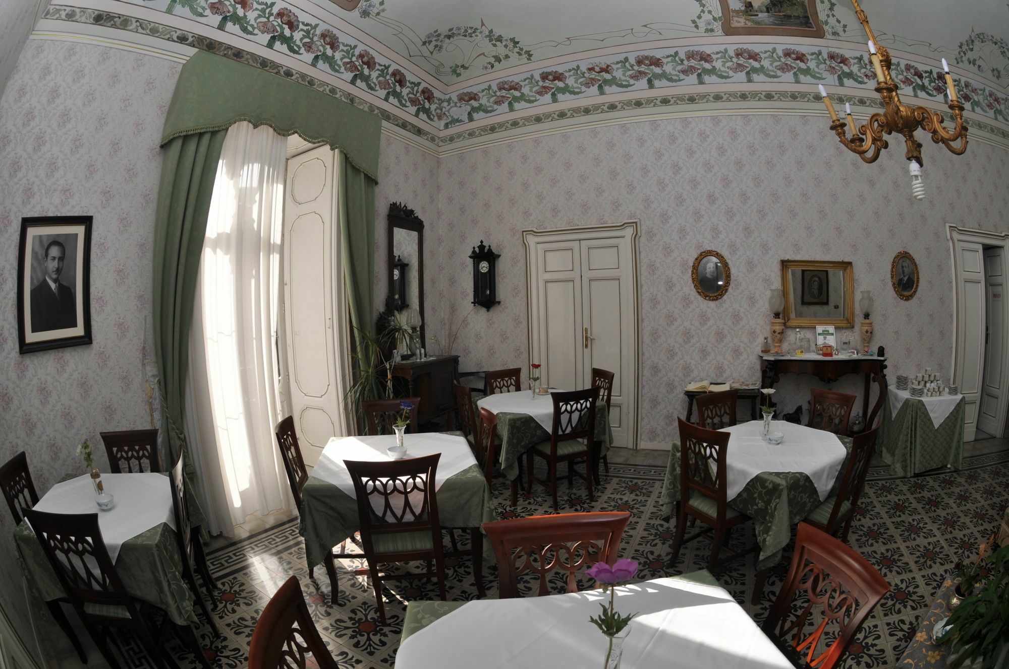 Palazzo Il Cavaliere B&B De Charme โมดิกา ภายนอก รูปภาพ