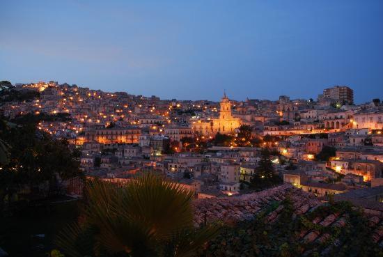 Palazzo Il Cavaliere B&B De Charme โมดิกา ภายนอก รูปภาพ