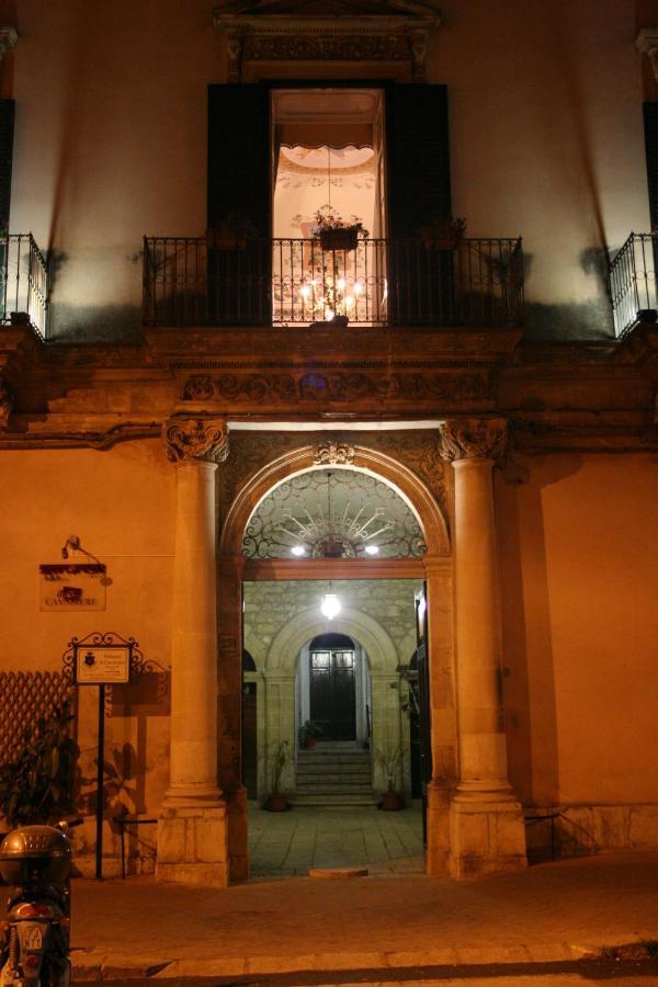 Palazzo Il Cavaliere B&B De Charme โมดิกา ภายนอก รูปภาพ