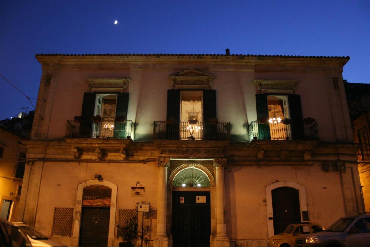 Palazzo Il Cavaliere B&B De Charme โมดิกา ภายนอก รูปภาพ